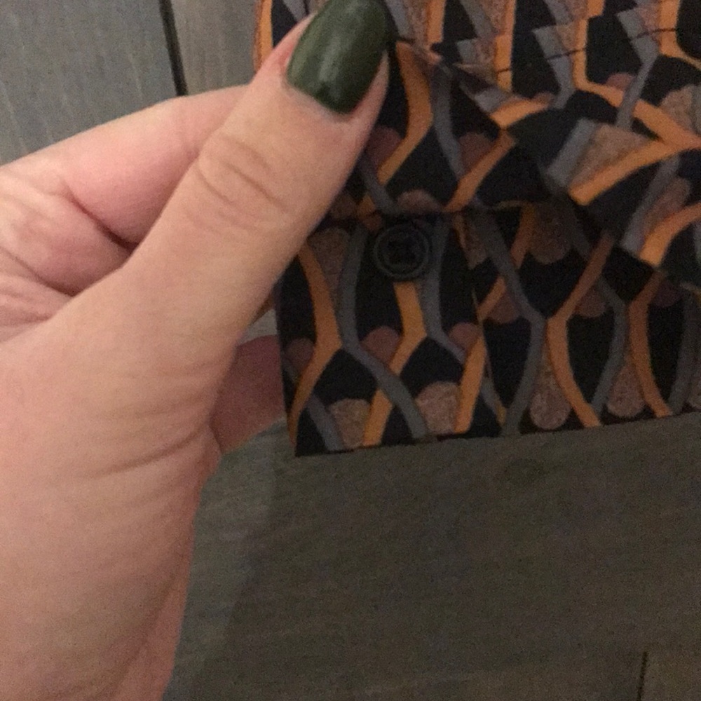 Mossimo Button Up - Picture 5 of 6